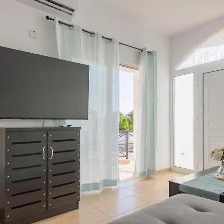 Dom wakacyjny 3br Sunset View Retreat Steps From The By Cyprus Horizons